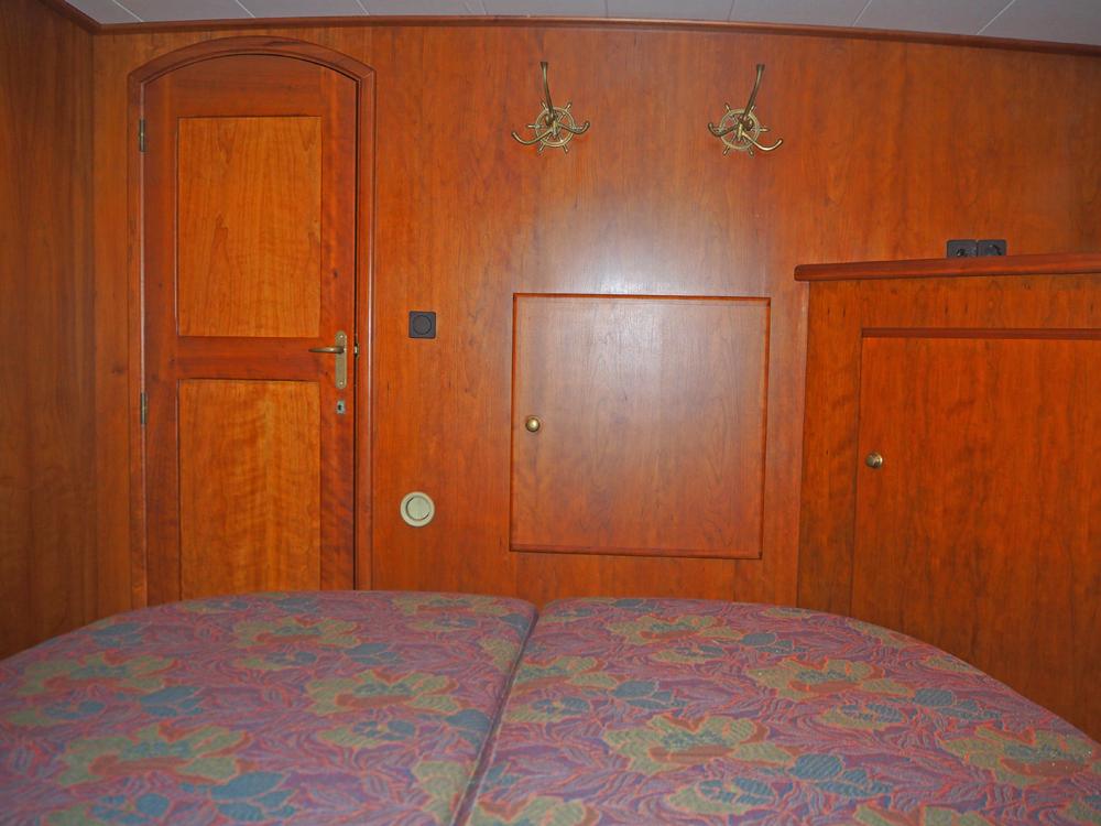 Aft cabin, Accommodation